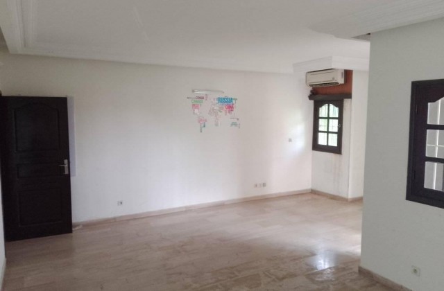 annonce-grand-appartement-5-pieces-a-louer-aux-plateaux-carrefour-duncan-211