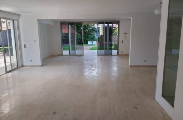 annonce-grand-duplex-8-pieces-avec-piscine-et-jardin-a-louer-a-bietry-327