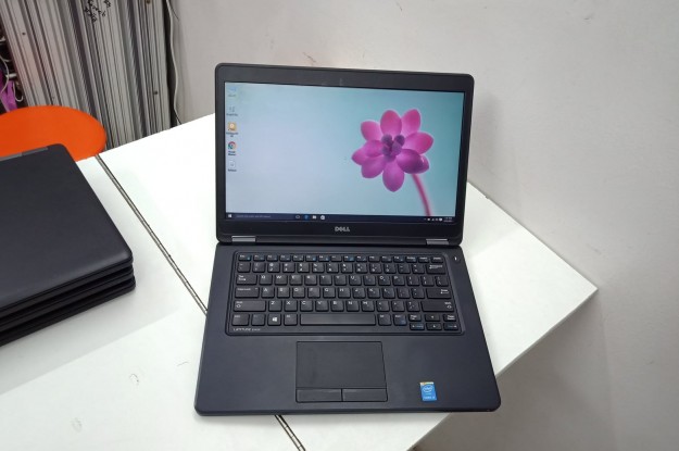 Photo de destockage-dell-ultrabook-core-i5-6egeneration-ram-8go-369